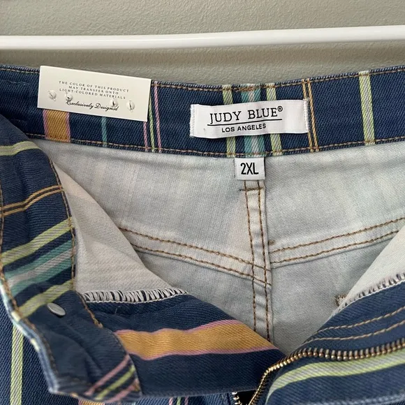 NWT Judy Blue Striped High-Rise Frayed Shorts