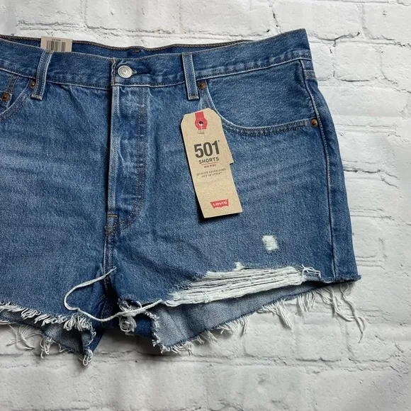 NWT Levi’s 501 Denim Shorts size 32