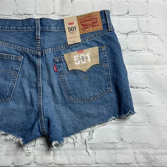NWT Levi’s 501 Denim Shorts size 32