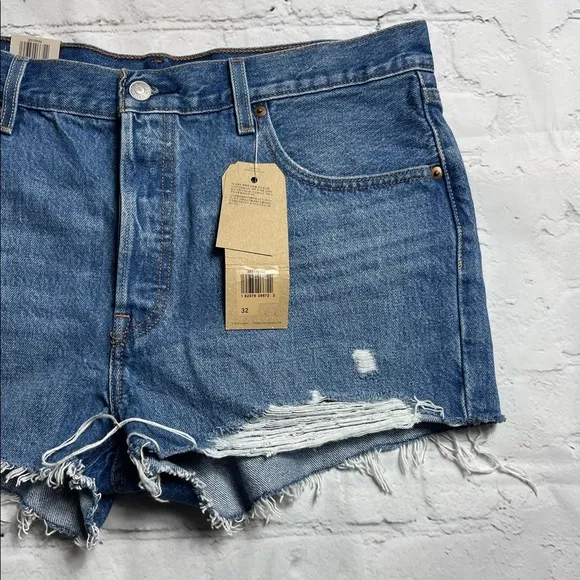NWT Levi’s 501 Denim Shorts size 32