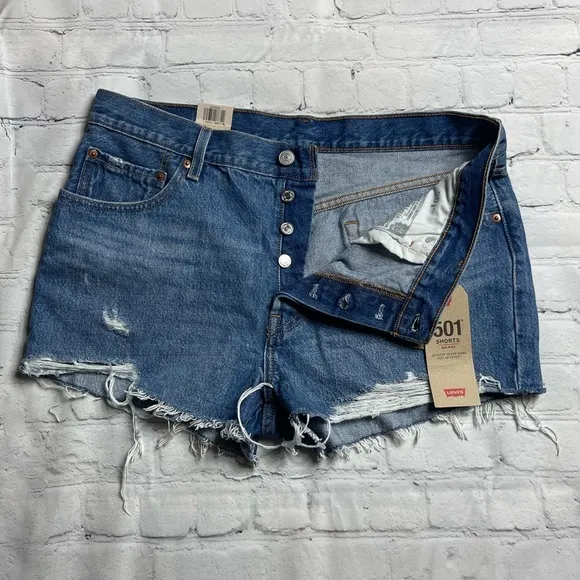 NWT Levi’s 501 Denim Shorts size 32