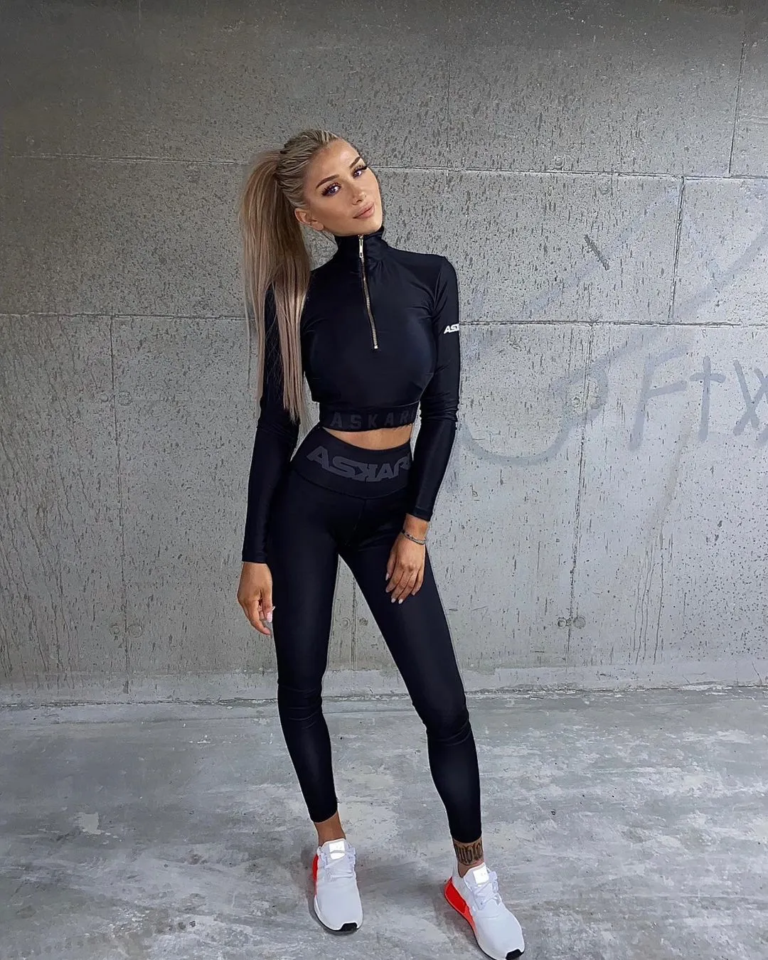 "FEARLESS & UNSTOPPABLE" - LEGGINGS