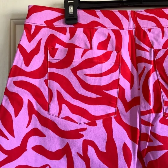 SPANX On the Go Print 4-Inch Shorts Pink Red Zebra Stripe SZ XL