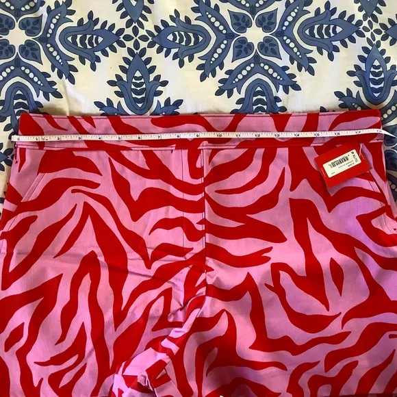 SPANX On the Go Print 4-Inch Shorts Pink Red Zebra Stripe SZ XL