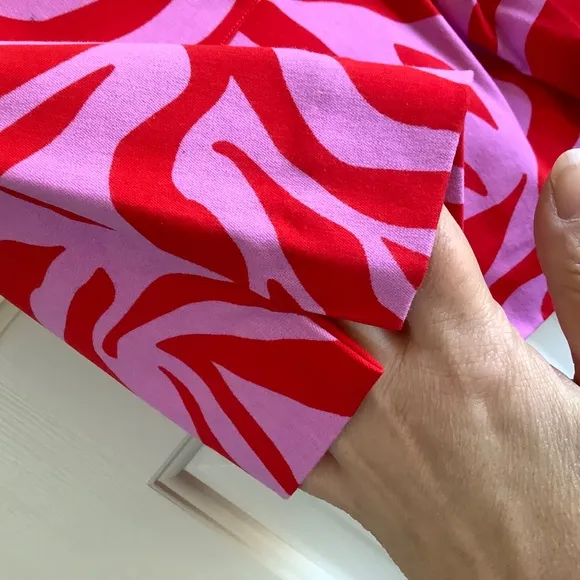 SPANX On the Go Print 4-Inch Shorts Pink Red Zebra Stripe SZ XL