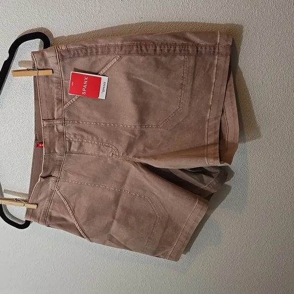 SPANX Stretch Twill Shorts Medium NWT