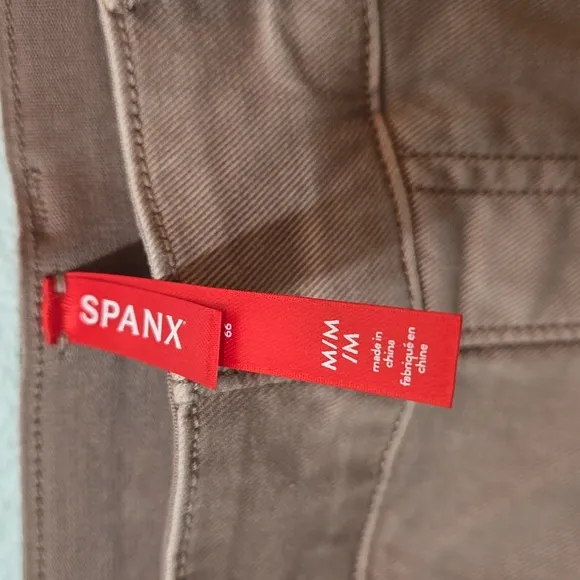 SPANX Stretch Twill Shorts Medium NWT