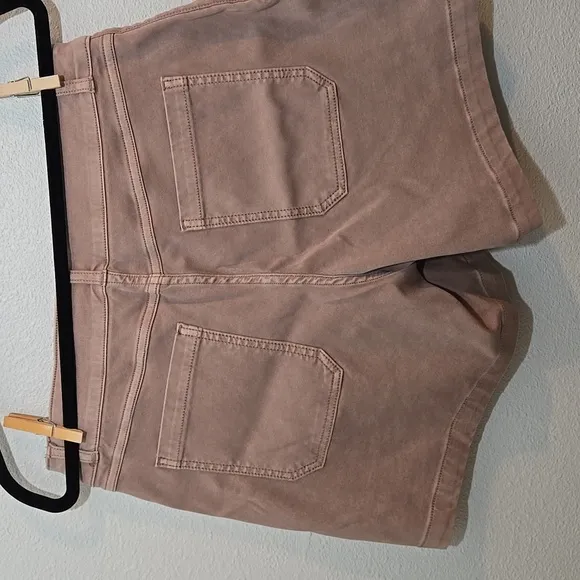 SPANX Stretch Twill Shorts Medium NWT