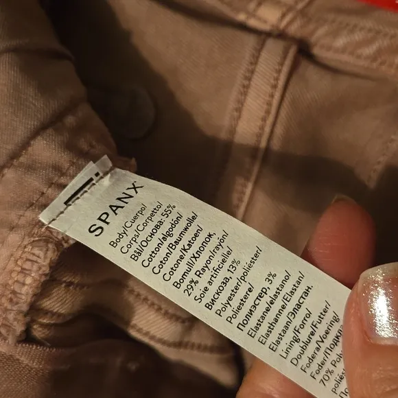 SPANX Stretch Twill Shorts Medium NWT