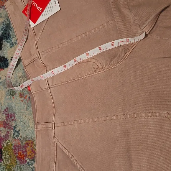 SPANX Stretch Twill Shorts Medium NWT