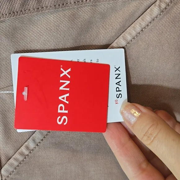 SPANX Stretch Twill Shorts Medium NWT