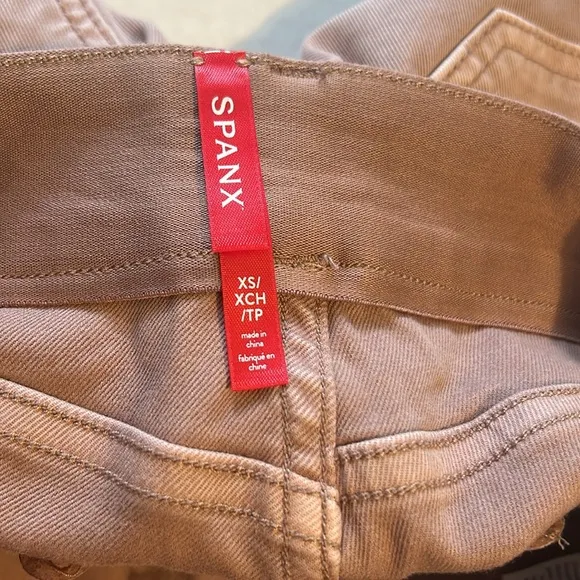 Spanx XSmall Shorts Stretch Twill 6” Shorts in Mauve pockets NWT