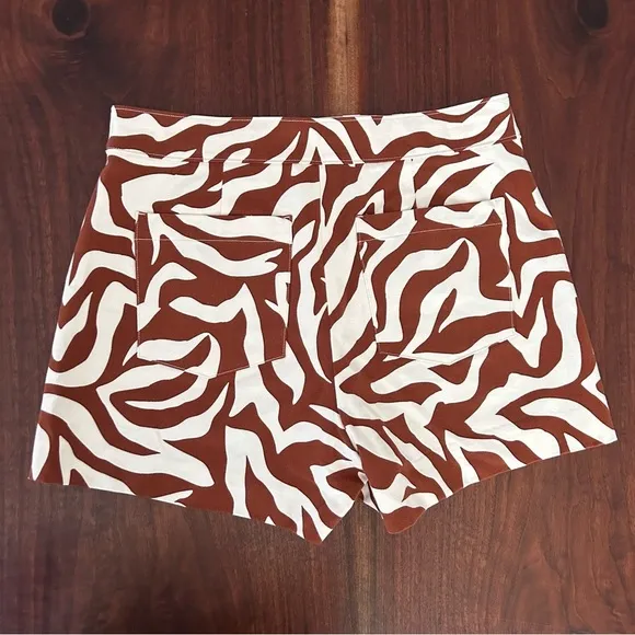 SPANX On-The-Go Printed Zebra Stripe Shorts Brown/White Size Medium NWOT