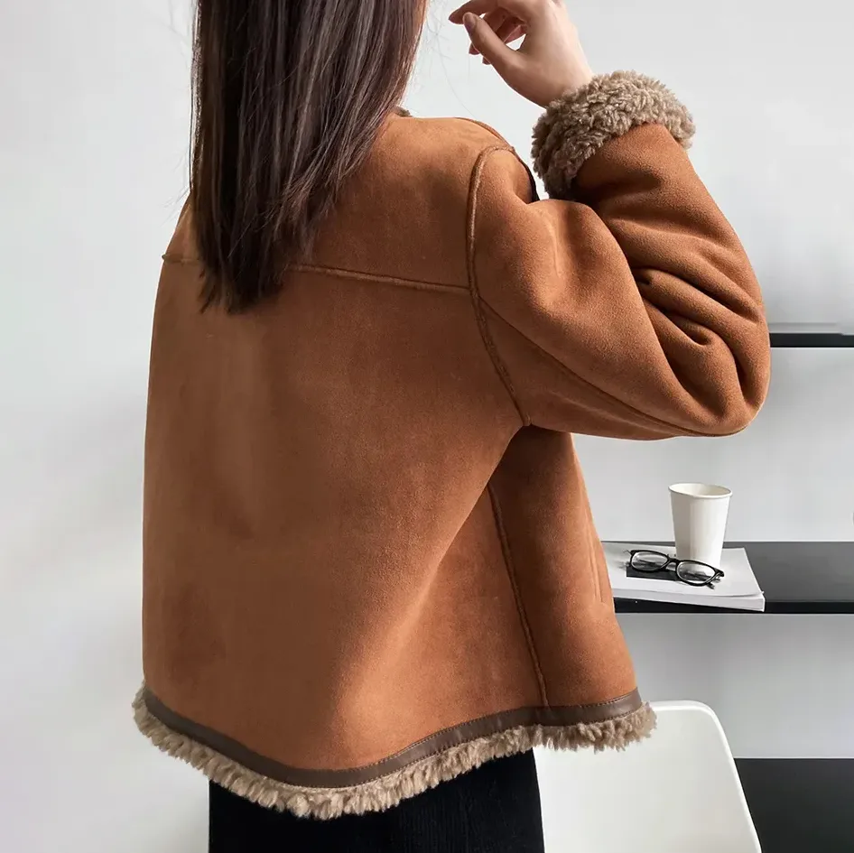 Suede women's jacket with an elegant fit