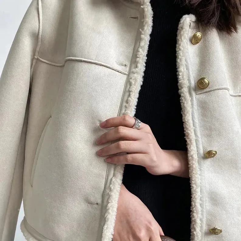 Suede women's jacket with an elegant fit