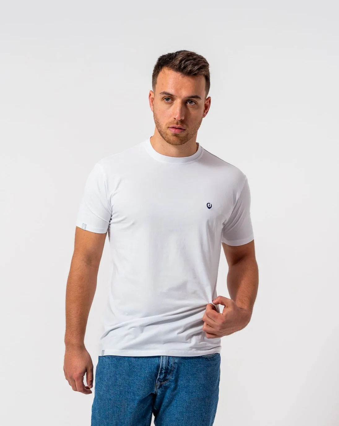 The Dexter - Classic fit T-shirt in White with Navy accents