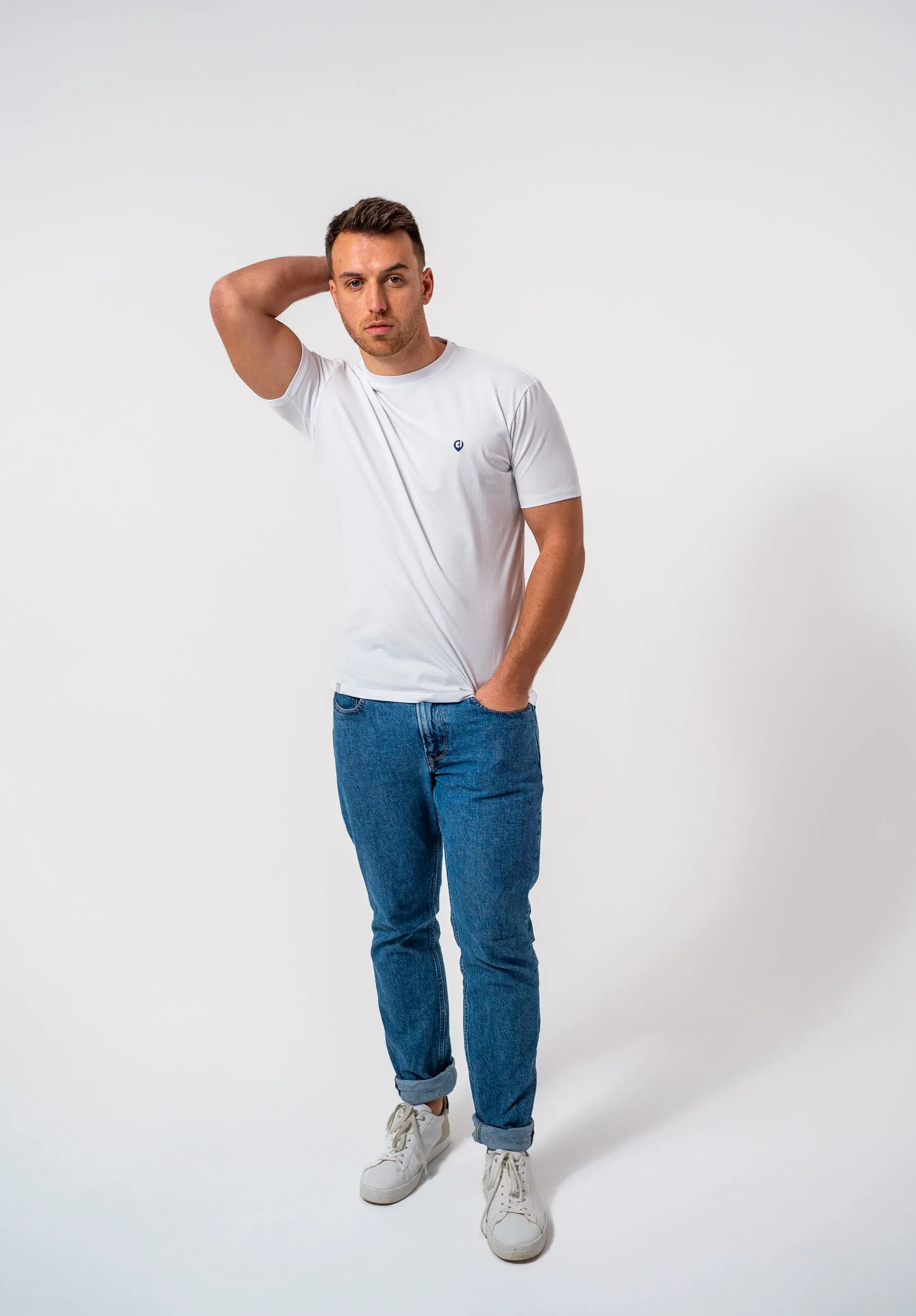 The Dexter - Classic fit T-shirt in White with Navy accents