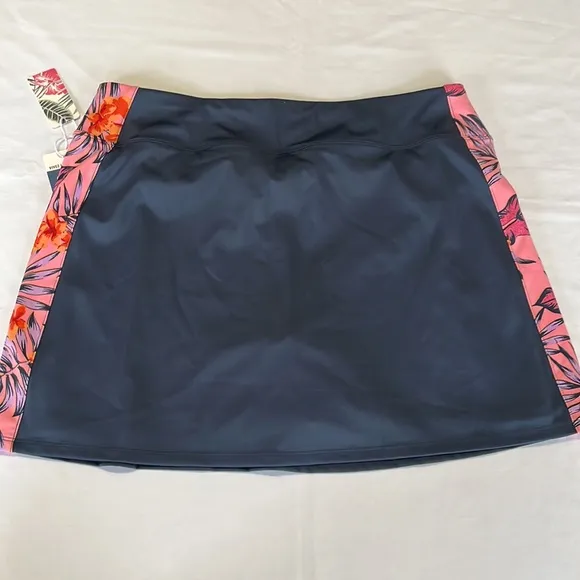 Tommy Bahama Women's Upf 50 Golf Printed Panel Skort in Mood Indigo L and XL