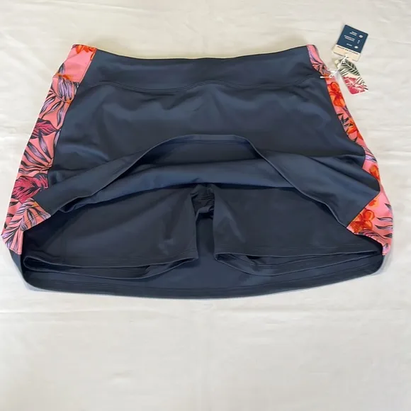 Tommy Bahama Women's Upf 50 Golf Printed Panel Skort in Mood Indigo L and XL