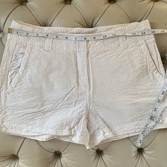 🐳Vineyard Vines Women’s 3 1/2 Inch Every Day Shorts Seersucker White Size 2🐳