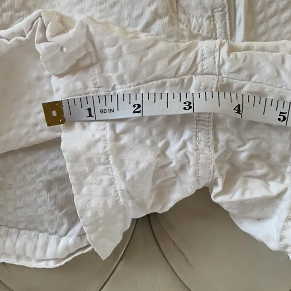 🐳Vineyard Vines Women’s 3 1/2 Inch Every Day Shorts Seersucker White Size 2🐳