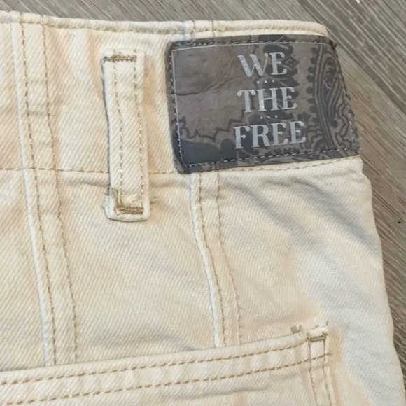We The Free People Extreme Measures Barrel Shorts RARE Pale Yellow 26