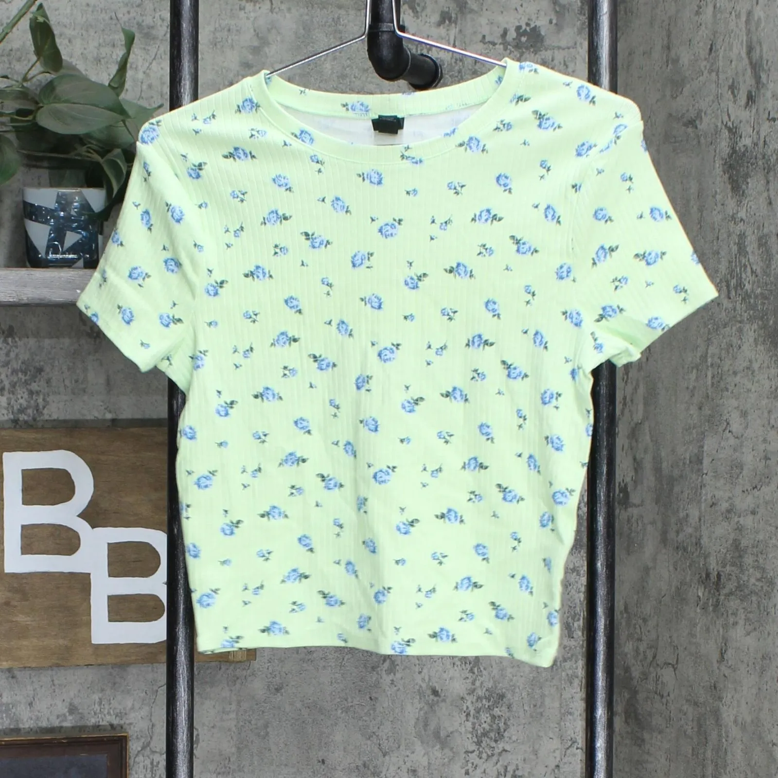 Wild Fable Women's Short Sleeve Slim Fit Baby T-Shirt Green / Blue Floral L