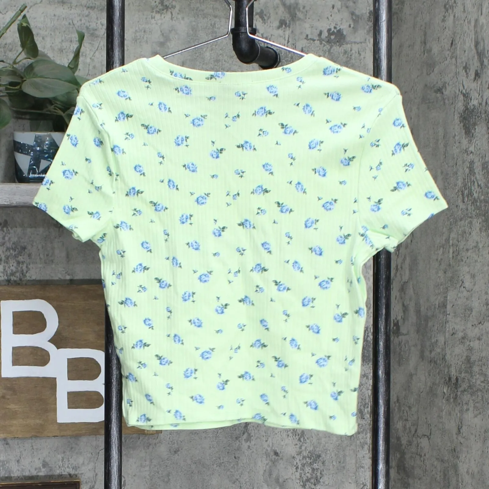 Wild Fable Women's Short Sleeve Slim Fit Baby T-Shirt Green / Blue Floral L