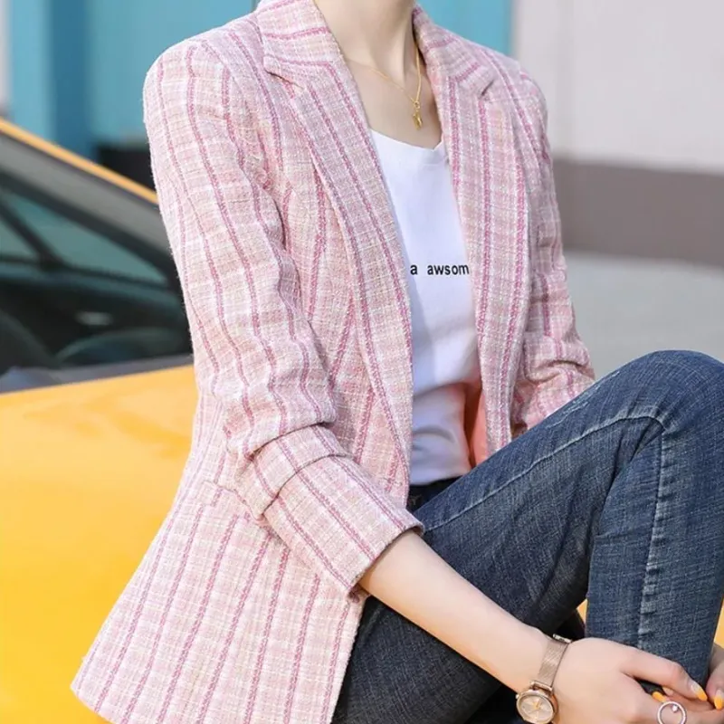 Women's checked blazer with ankle button fastening - timeless style - Cozy and warm for winter - Stylish design for modern women