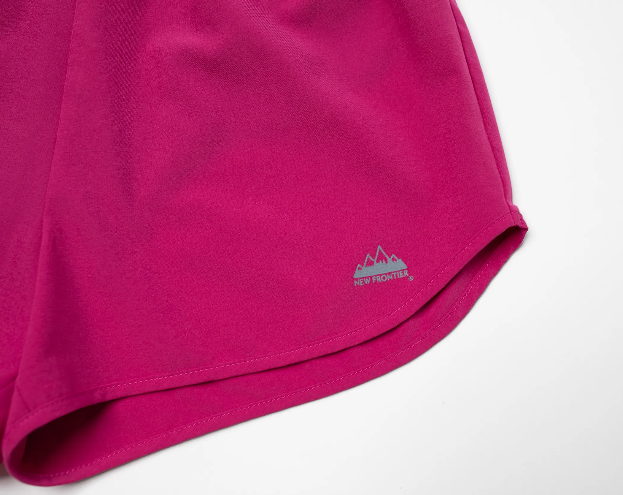 Women's Motion Short 2.5" (Magenta)