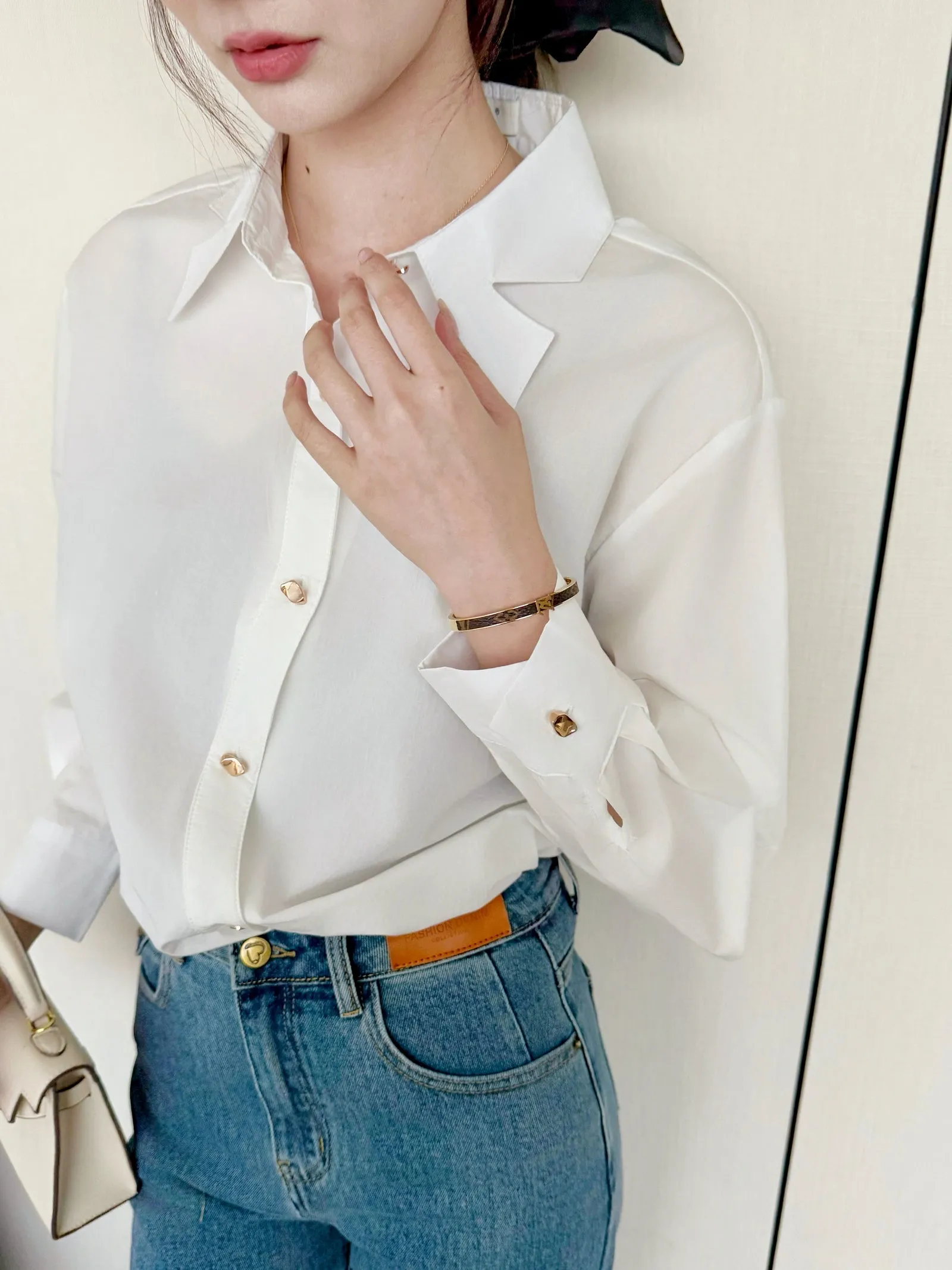 Wrinkle-Resistant and Slimming White Dress Shirt for Women